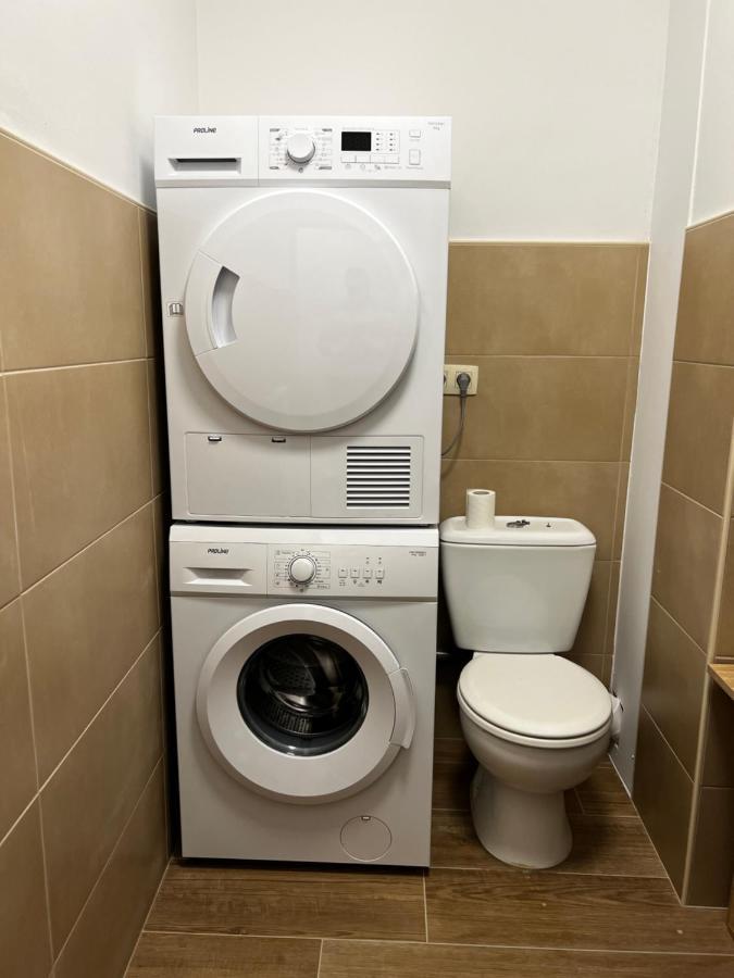 Tirou 5 Centre - Gare - Aeroport Apartment Charleroi Bagian luar foto