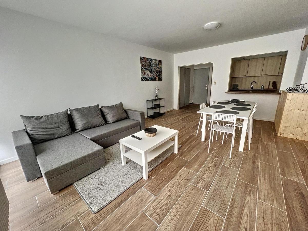Tirou 5 Centre - Gare - Aeroport Apartment Charleroi Bagian luar foto
