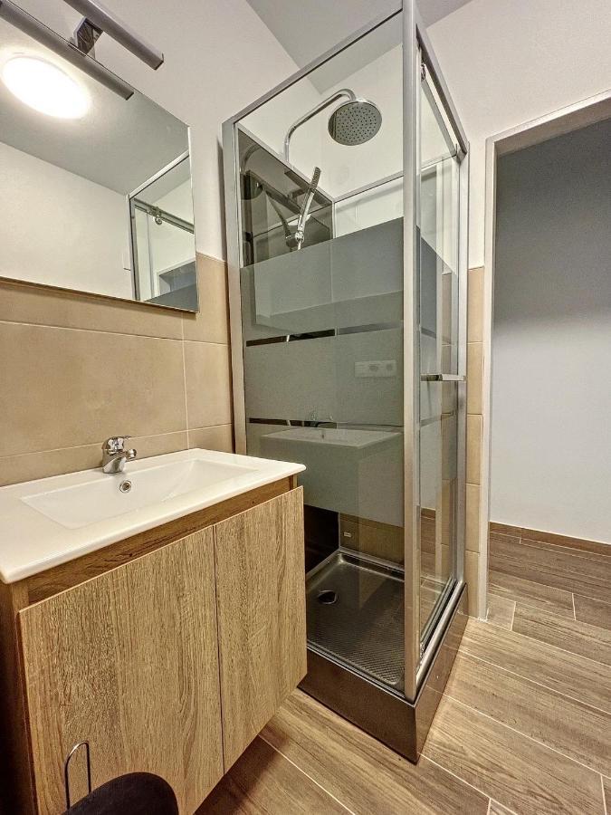 Tirou 5 Centre - Gare - Aeroport Apartment Charleroi Bagian luar foto